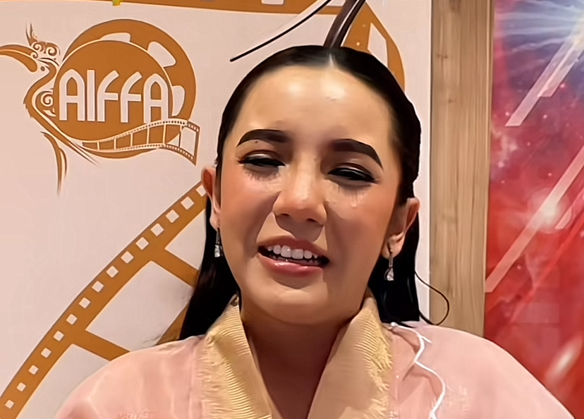 [VIDEO] Sweet Qismina Ada Sebab Tersendiri Kenapa Tidak Sebut Nama Suami Ketika Ambil Anugerah…