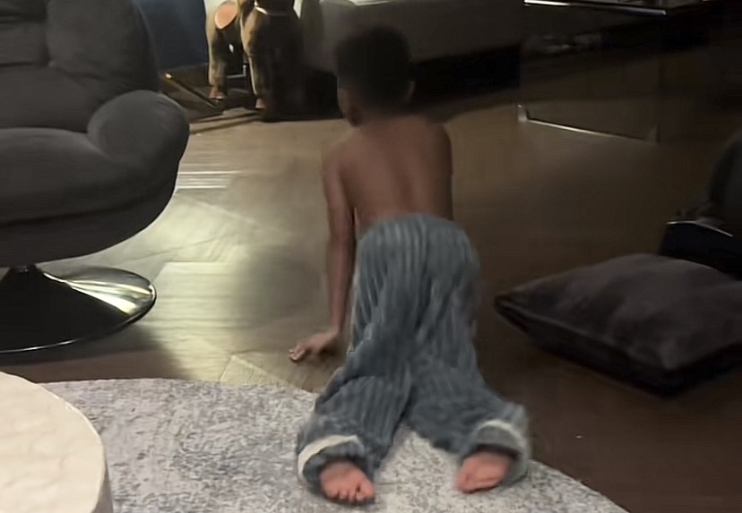 [VIDEO] Syatilla Melvin Tunjuk Aksi Pelik Anaknya Dalam Surau Mall-“Aku Cuba Senyum Tanpa Suara”