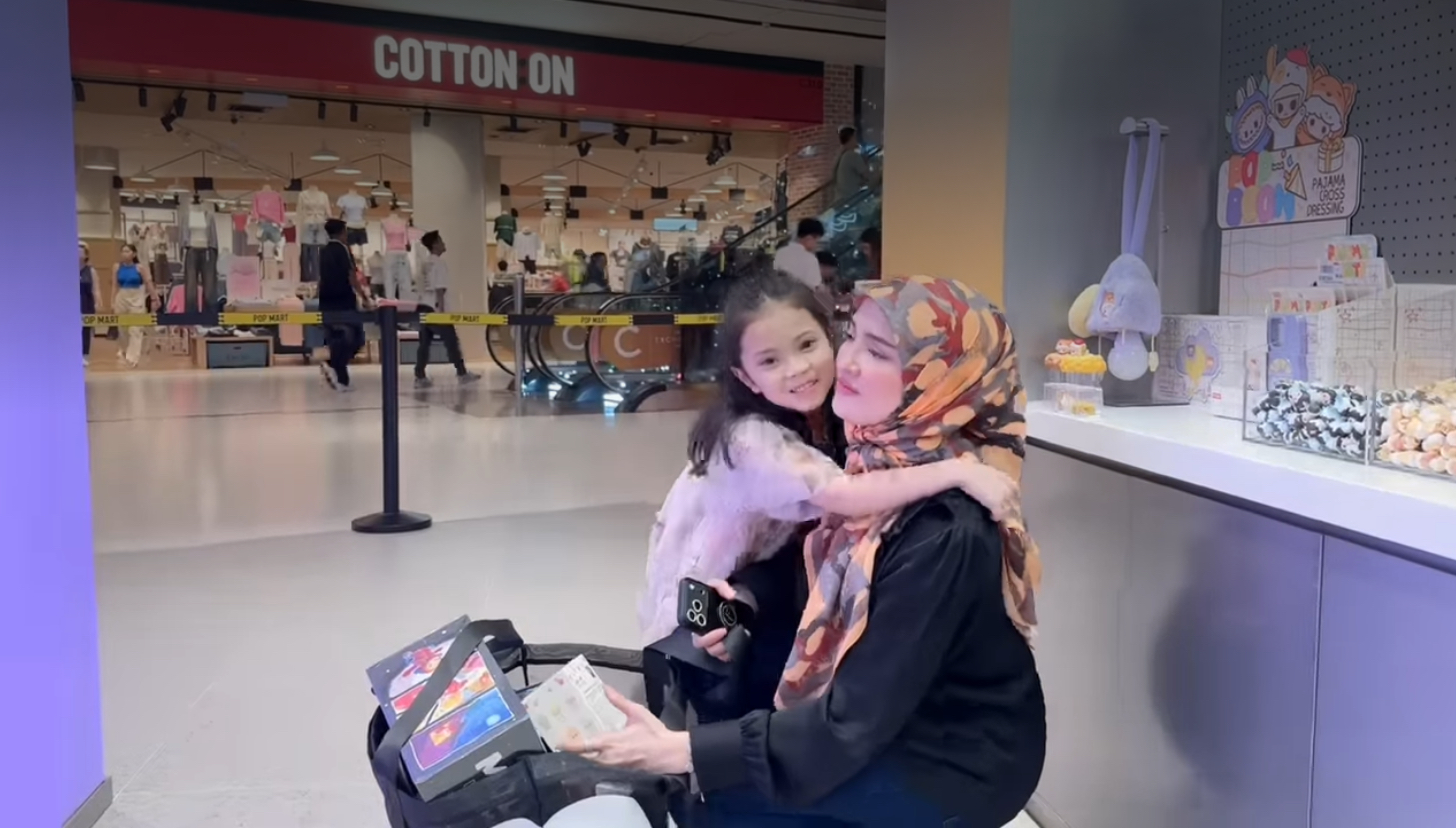 [VIDEO] Fatima Menangis Terharu Fazura Belikan ‘Blind Box’ Berharga RM1,500…