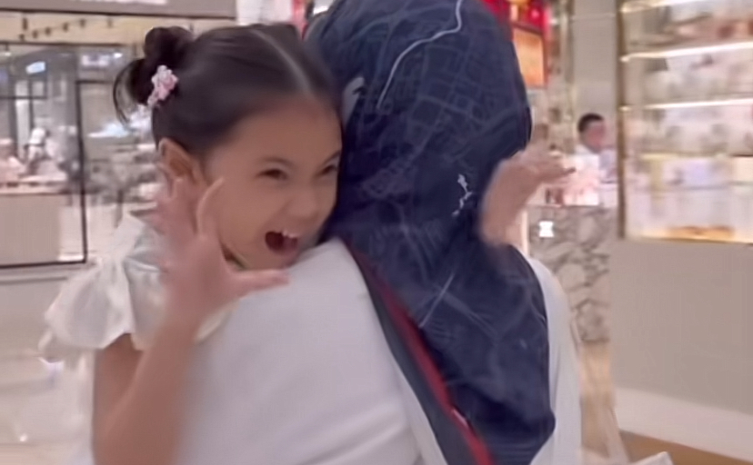 [VIDEO] Fatima Seronok Didukung Fazura-“Happynya Nyamma”