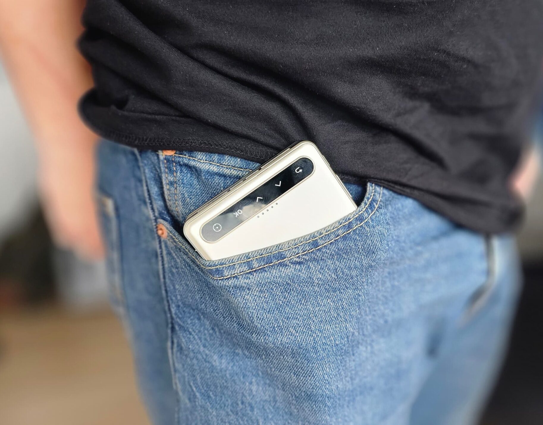 Aurzen ZIP: Projektor Poket Untuk Mereka Yang Selalu “On-The-Go” & Kaki Camping