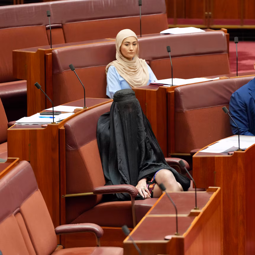 [VIDEO] Menghina Pakai Burka, Siapakah Pauline Hanson Sebenarnya?