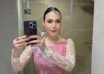 via Instagram Farahdhiya