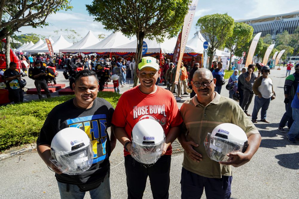 Topi Keledar Lama? Tukar Percuma Dengan JPJ & Selamatkan Kepala Anda!