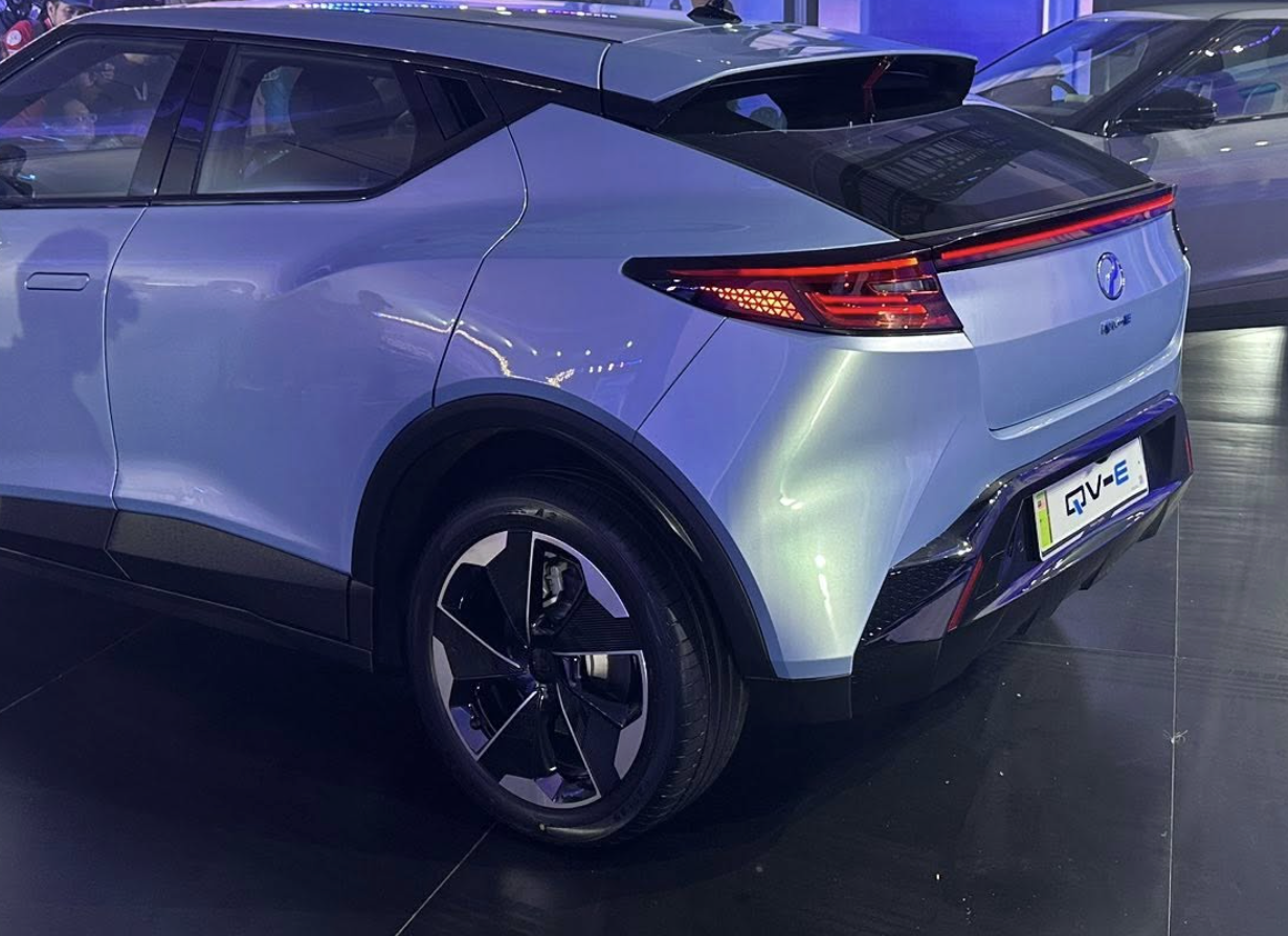 [VIDEO] Perodua QV-E: Ini 5 Hal Menarik Yang Perlu Anda Tahu