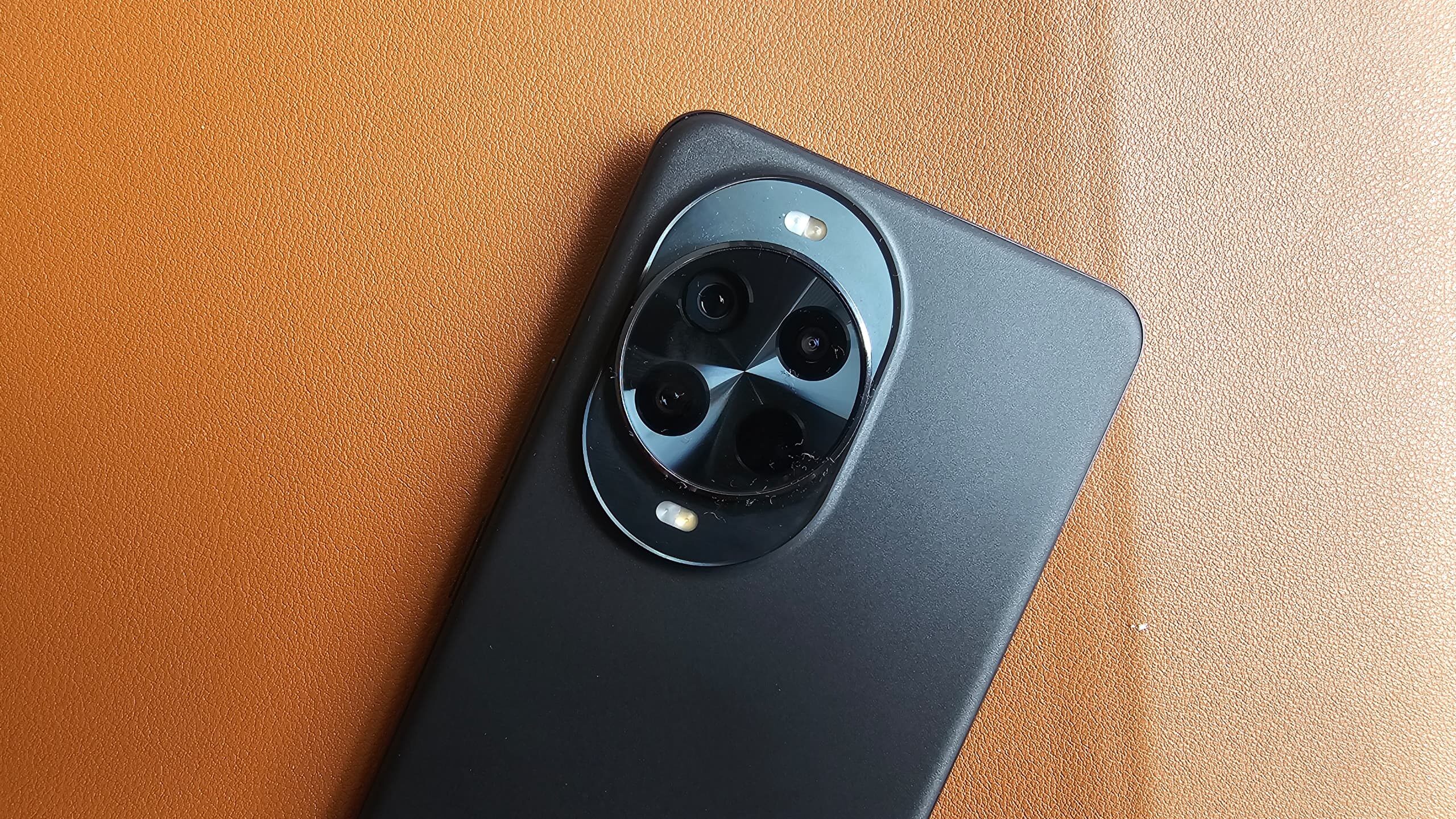 HUAWEI nova 14 Pro: Telefon Khas Untuk Kaki Bergambar & Vlogging