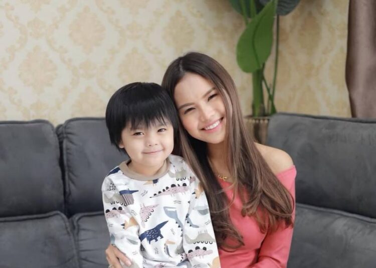 via Instagram @bellaastillah