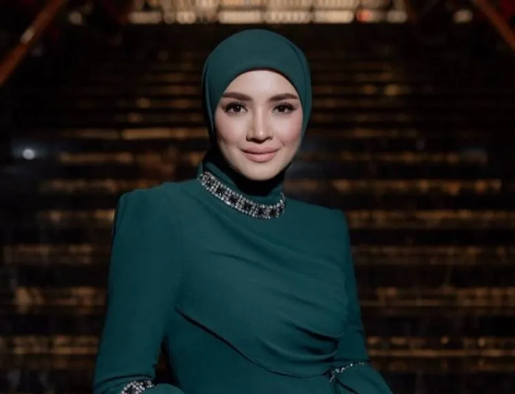 via Instagram @missfazura