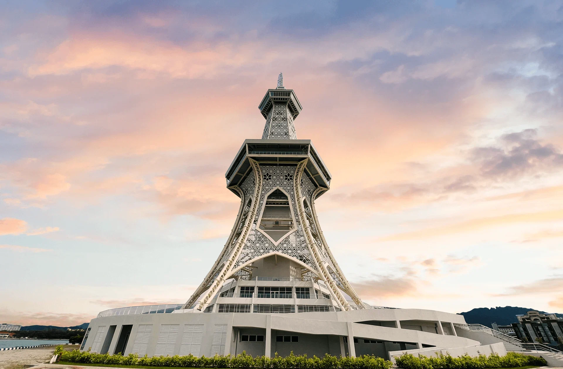 Menara MAHA Langkawi: Ikon Baharu Kuah Dengan Panorama 360 Darjah & ‘Walk on Air’ Paling Ikonik
