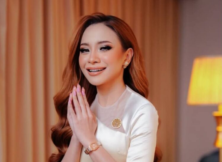 via Instagram @shihazikir