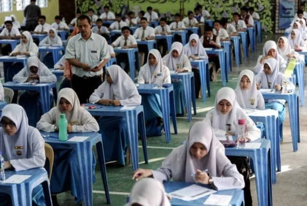 Semua Aliran Sekolah Wajib Ambil BM & Sejarah Dalam SPM, Ini Sebab Yang Perlu Anda Tahu
