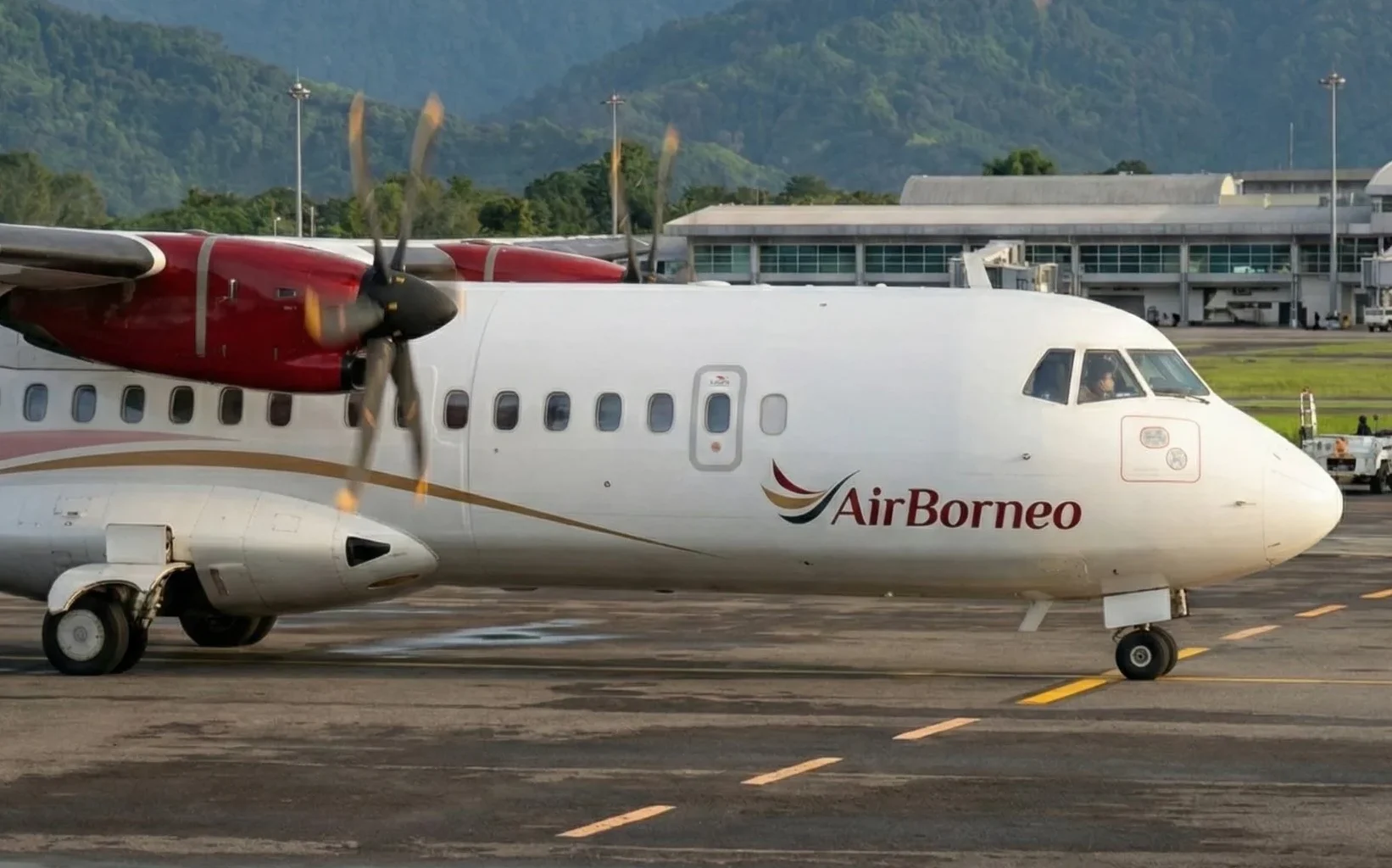 Rasmi Terbang Hari Ini! 5 Perkara Tentang AirBorneo Yang Buat Ramai Kagum Termasuk Seragam Kru Kabin