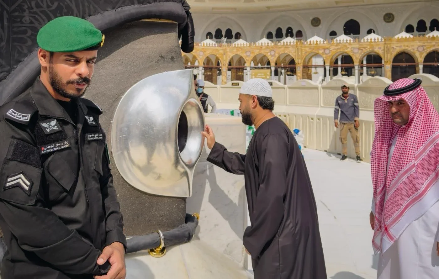 TMJ & Keluarga Tunai Umrah, Sempat Bertemu Legenda Ragbi Sonny Bill Williams di Masjidil Haram, Makkah