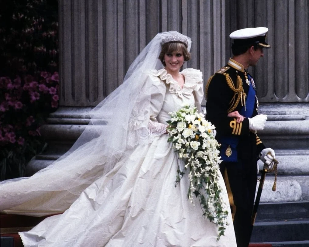 Ada Mesej Tersembunyi Di Kasut Kahwin Puteri Diana?- Ini Maksudnya