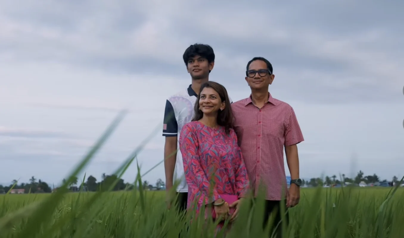 VIDEO Penampilan Tunku Sulaiman Turun Ke Bendang Jadi Bualan Rakyat, – ‘Handsome, Tinggi, First Time Nampak’