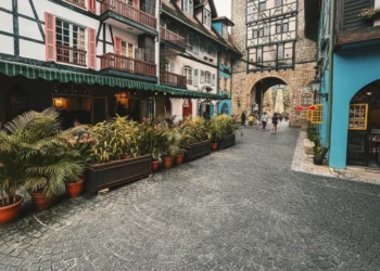 via Instagram @colmartropicale