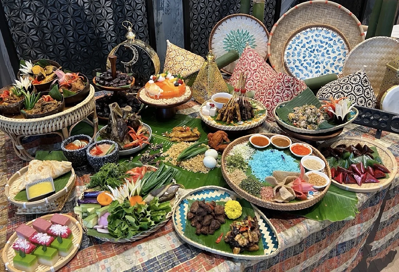 Nikmati ‘Oyster Omellete’ & Nasi Kerabu Enak Di Courtyard By Marriott KL South