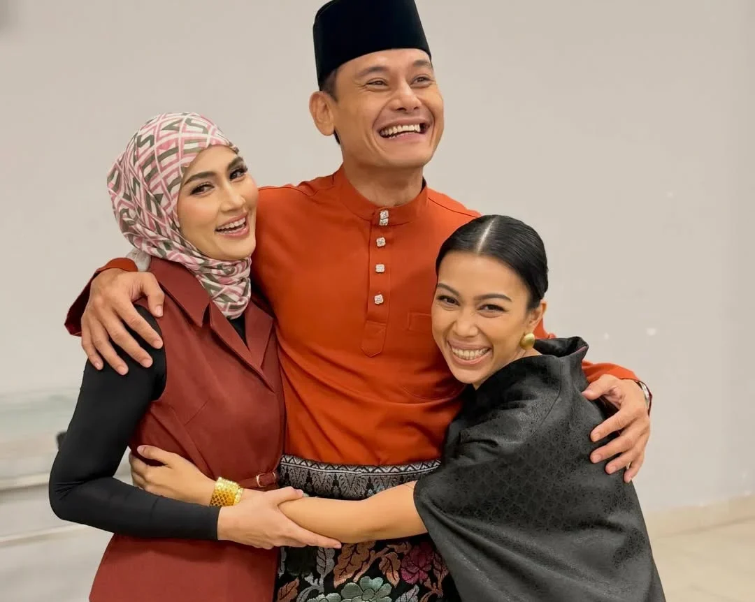Sharifah Sakinah Rangkul Pinggang Aidil Aiziz, Cetus Kritikan Netizen!-“Suami Orang Dipeluk Macam Tu..”