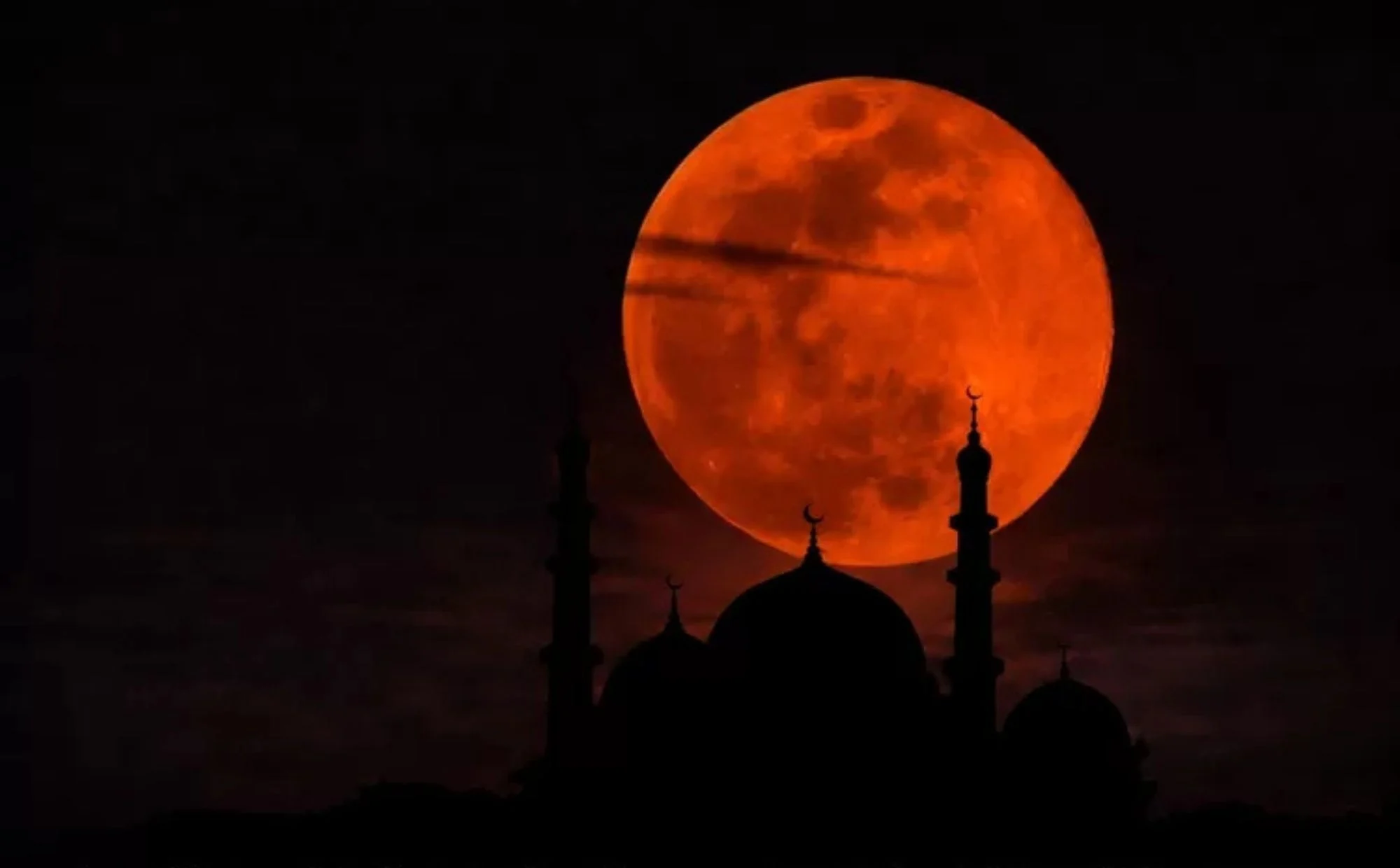 Jarang Berlaku Ketika Ramadan, Ini Panduan Solat Sunat Gerhana Bulan