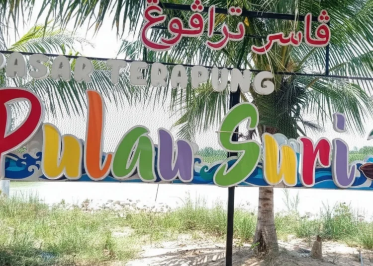 Gambar: Facebook @Floating Market Pantai Suri