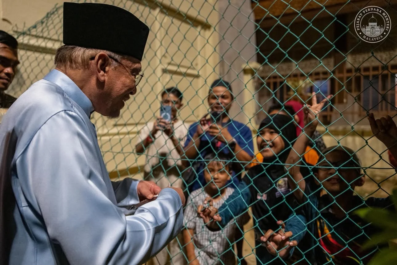 PMX Terharu Dapat Duit Raya Daripada Kanak-Kanak-“Terbit Rasa Sayu & Kasih..”