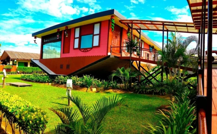 Gambar: Facebook @Rumah Terbalik - The Upside Down House in Borneo