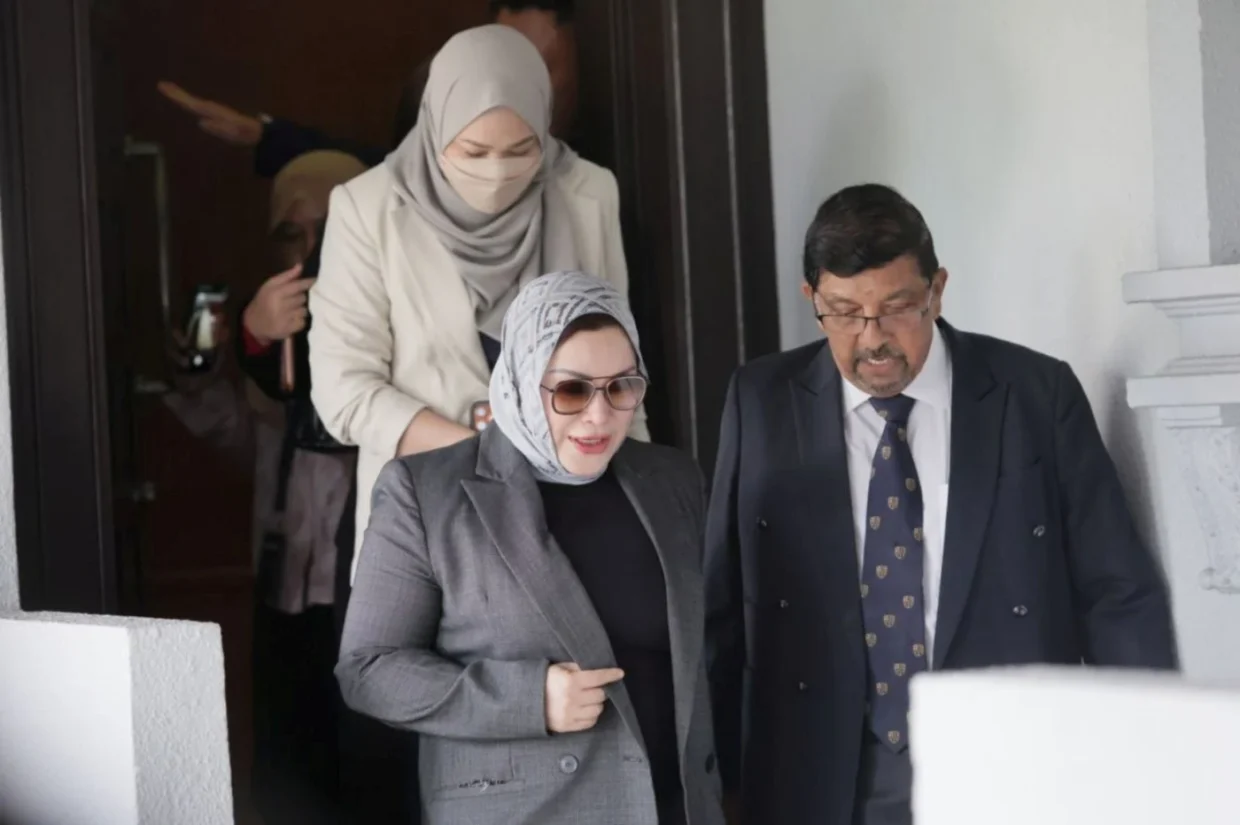 Zizie Izette akhirnya boleh menghela nafas lega apabila dibebaskan oleh Mahkamah Sesyen Kuala Lumpur hari ini