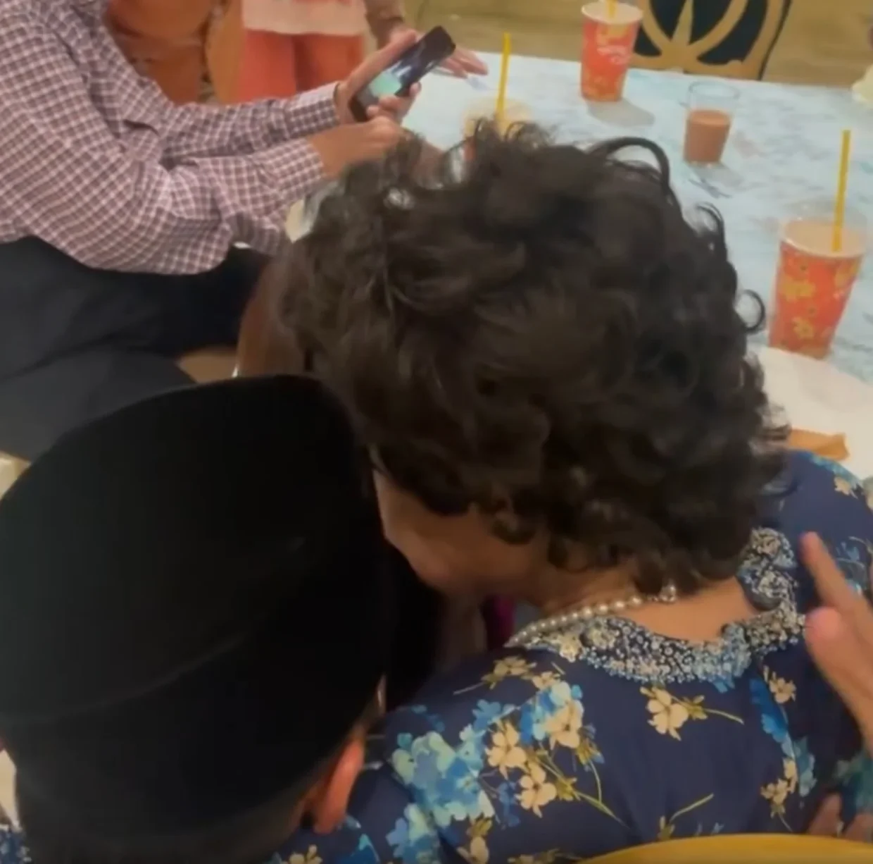 VIDEO Pelukan Tun Siti Hasmah Buat Syed Saddiq & Bella Astillah Undang Air Mata Netizen