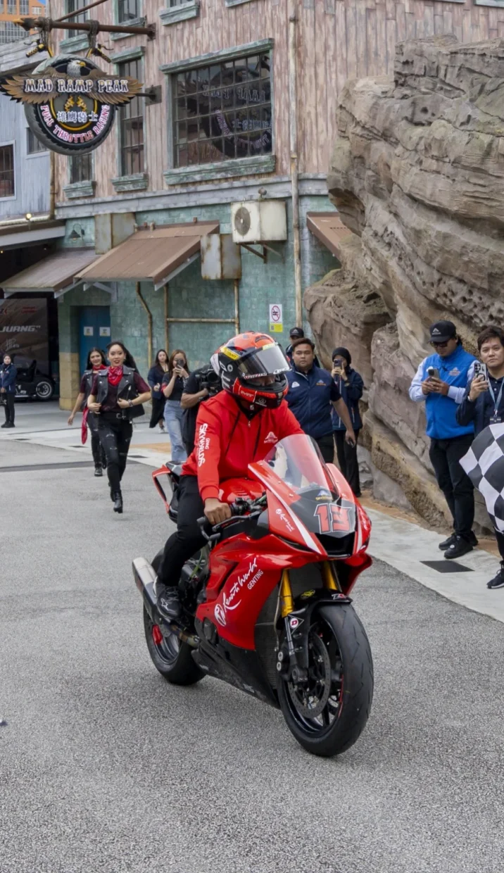 Hakim Danish Terima Lamaran Genting SkyWorlds