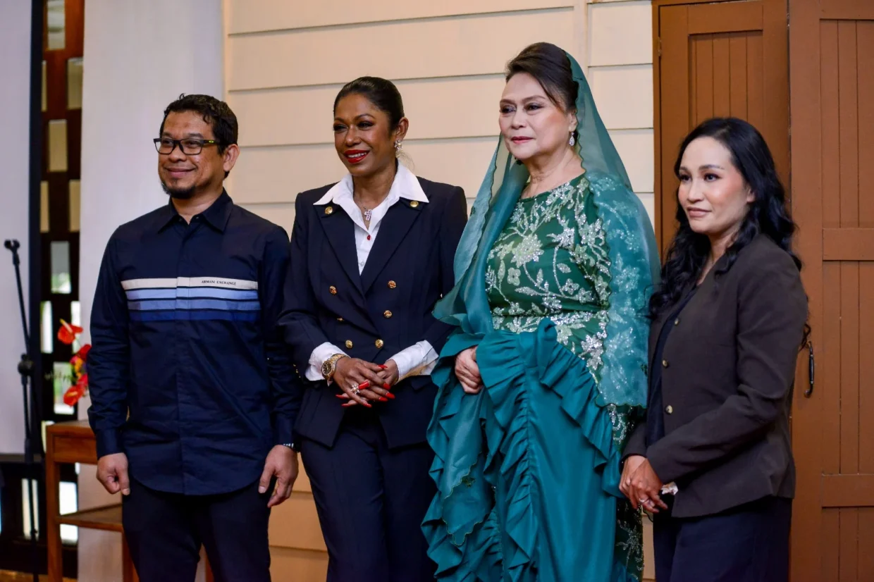 Selepas 26 Tahun, Dato' Khadijah Ibrahim Muncul Dengan Karya Yang Buat Ramai Tersentuh