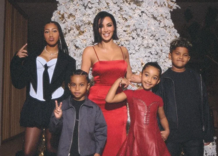Kim Kardashian, Kardashians