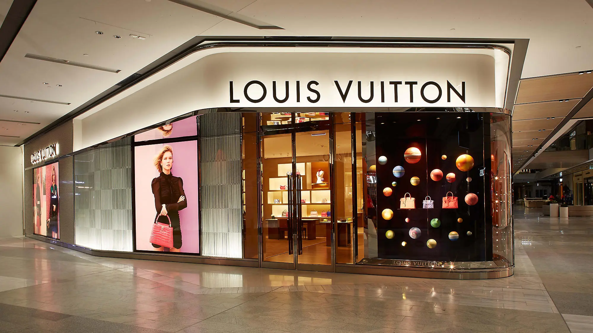 Louis Vuitton Malaysia: 10 Perkara Menarik Jenama Beg LV Terkenal –  SELLECTION