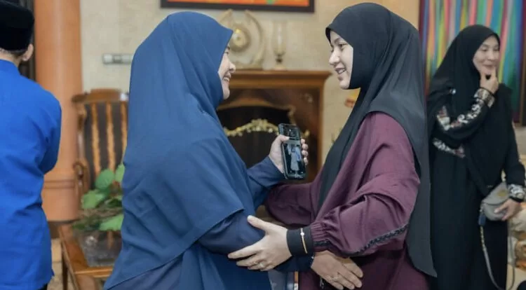 via Instagram Lisa Surihani